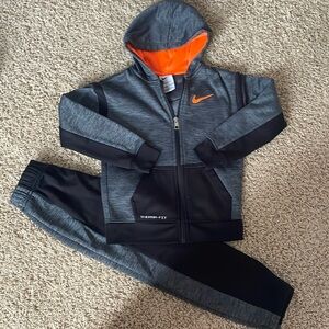 Boys Nike Size 6 Tracksuit